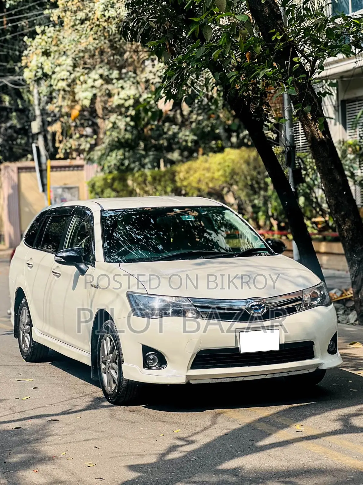 Toyota Corolla Fielder 1.5 Hybrid FWD 2015 Pearl