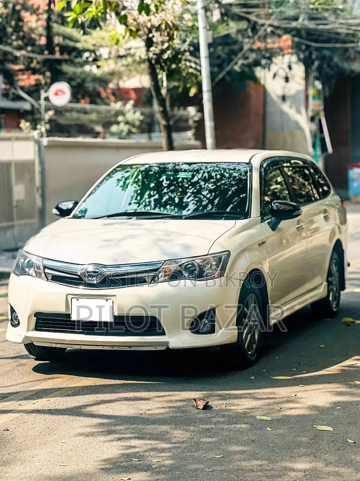 Toyota Corolla Fielder 1.5 Hybrid FWD 2015 Pearl
