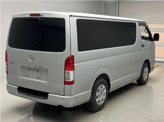 Toyota HiAce 2021 Silver
