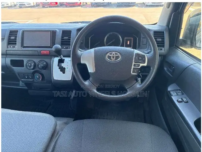 Toyota HiAce 2021 Silver