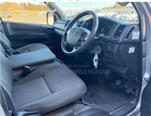 Toyota HiAce 2021 Silver