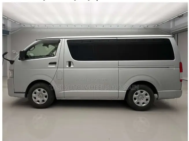 Toyota HiAce 2021 Silver
