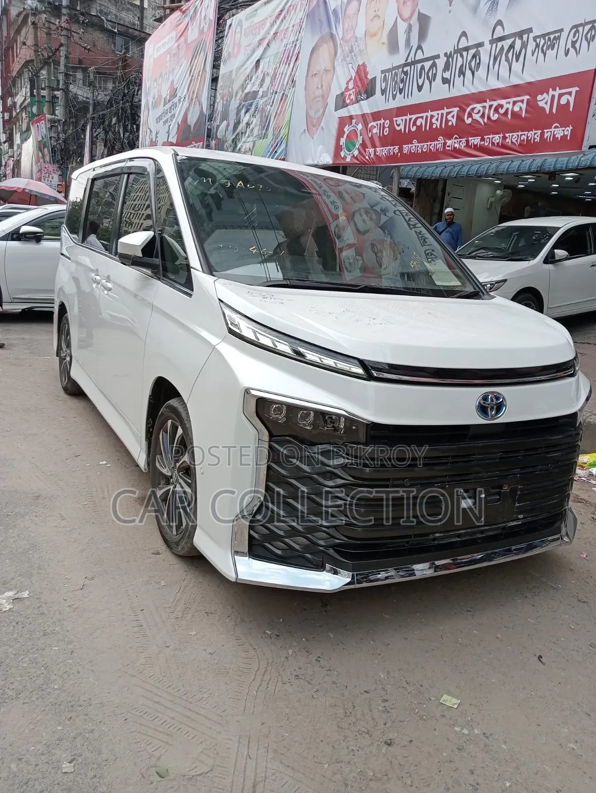 Toyota Voxy 2025 Pearl