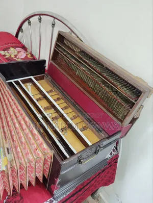 Paris Reed 3 Line Scale Changer Harmonium