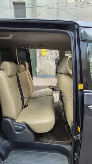 Toyota Noah 2011 Gray