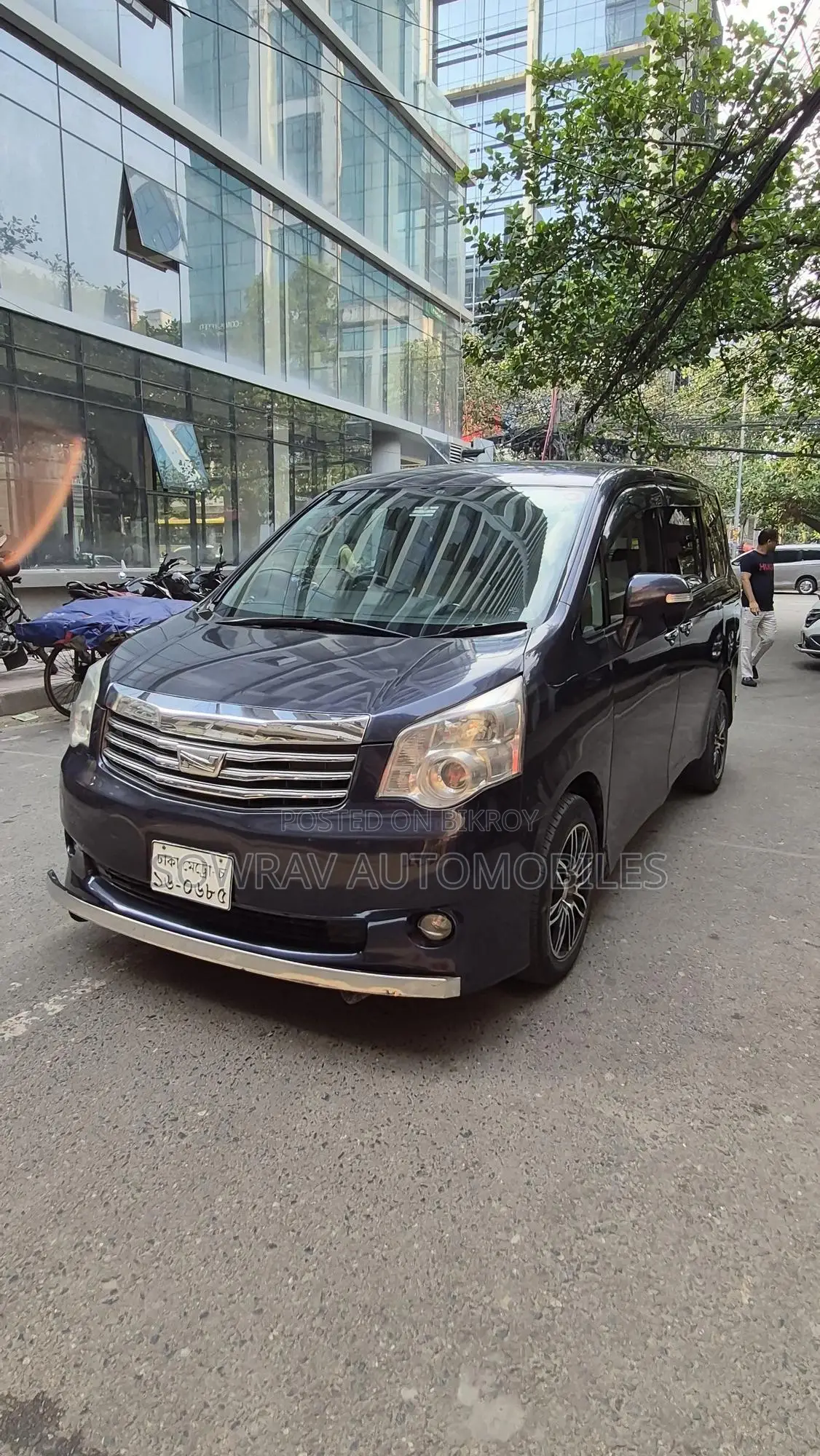 Toyota Noah 2011 Gray