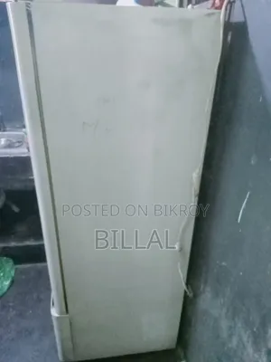 এই ফ্রিজটি ফার্মেসির ফ্রিজ ত্রিশটি অনেক ভালো নতুনের মত আছে