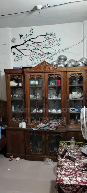 একটি সেগূন কাঠের ৪পাললা ওয়াল সুকেস