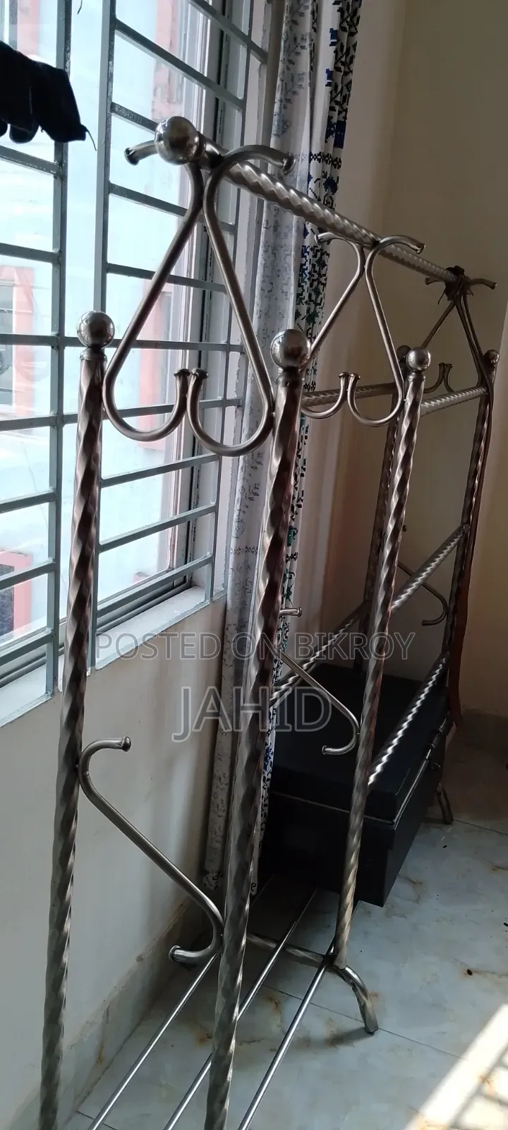 স্টিলের আলমারি