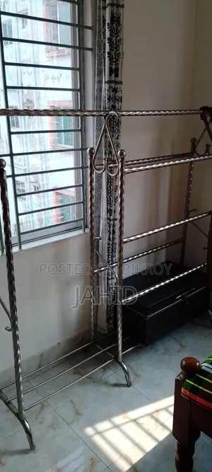 স্টিলের আলমারি