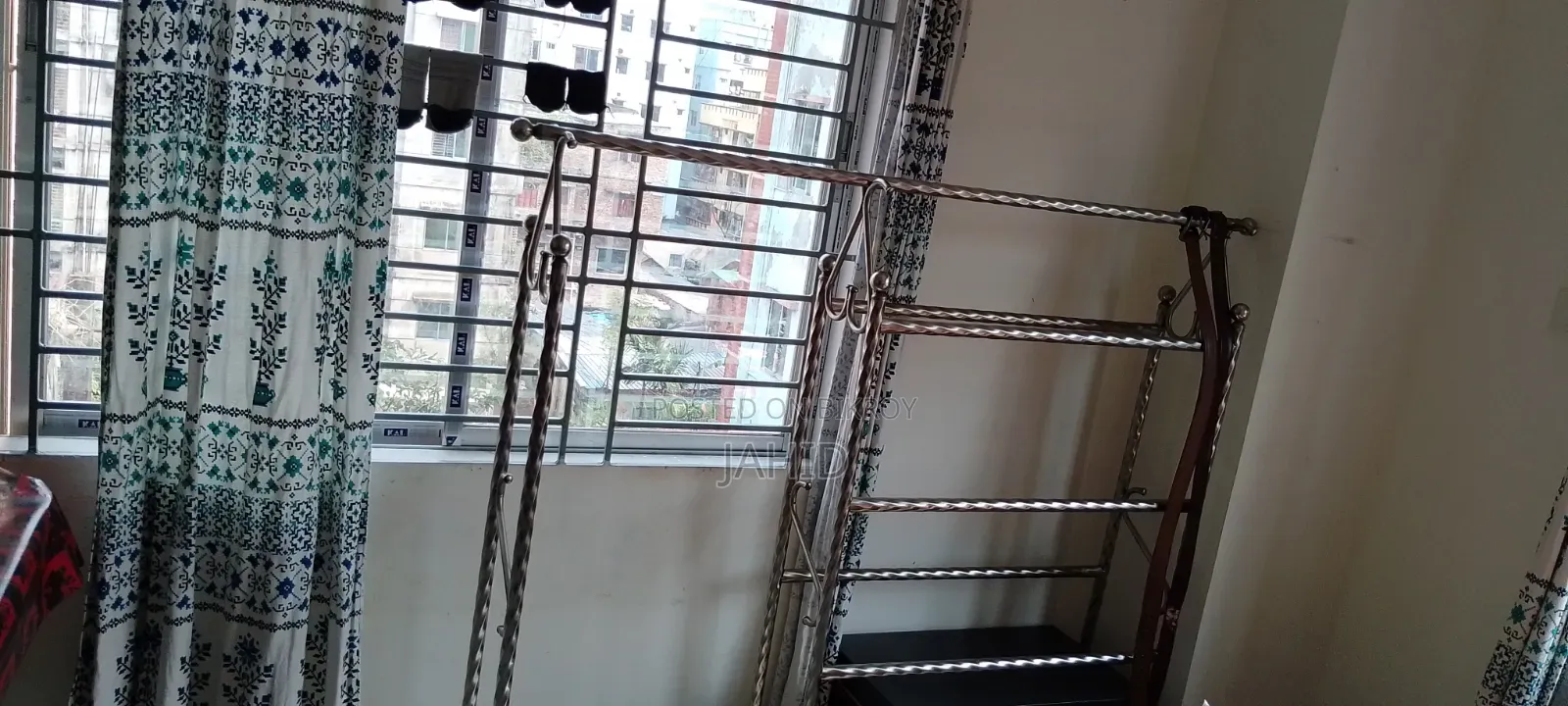 স্টিলের আলমারি