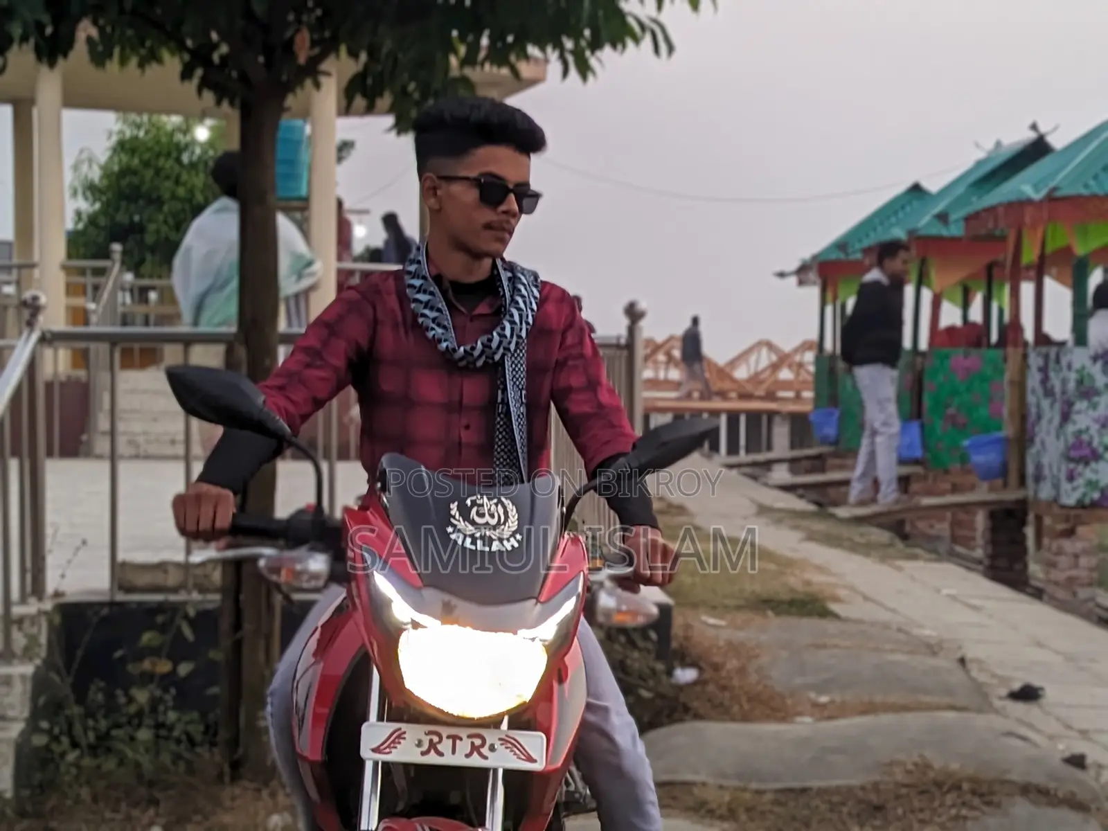 চাকরির সন্ধানে আছি