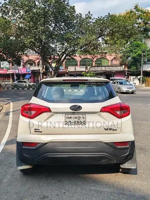 মাহিন্দ্রা এক্সইউভি৫০০ ২০২০ সাদা