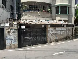 7-Story Building for Sale in 105/4, West, 60 Feet Road