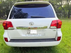 টয়োটা ল্যান্ড ক্রুজার ৪.৫ ভি৮ ভিএক্সআর ২০১৫ সাদা