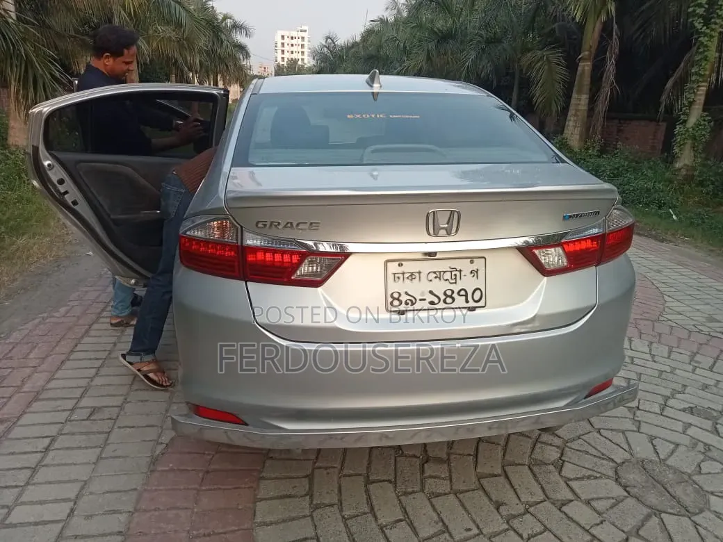 Honda Grace 2017 Silver