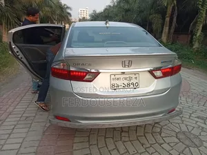 Honda Grace 2017 Silver