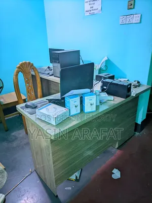 অফিস টেবিল