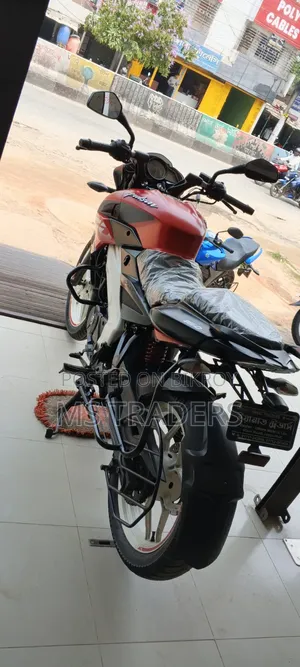 Bajaj Pulsar NS 160 2023 Red