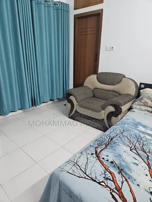 ব্যবহৃত আসবাবপত্র
