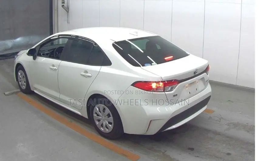 Toyota Corolla SE 2021 White