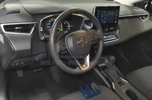 Toyota Corolla SE 2021 White