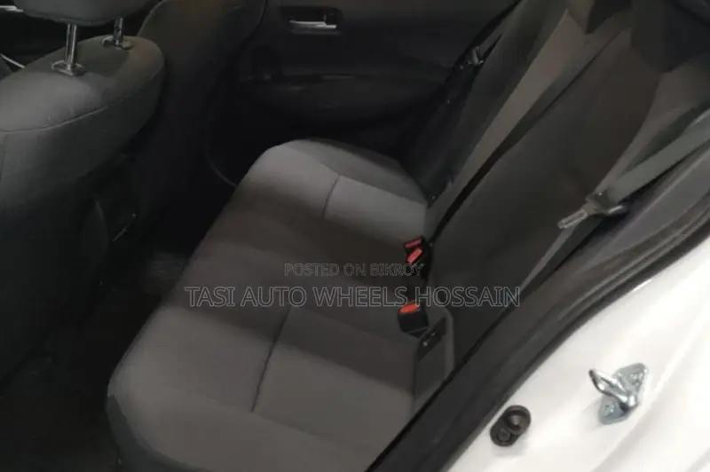 Toyota Corolla SE 2021 White