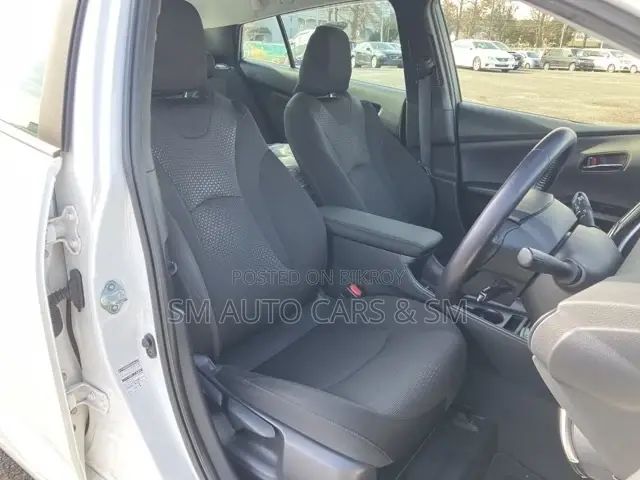 Toyota Prius 2021 White