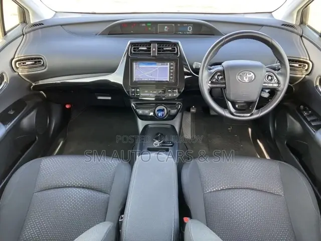 Toyota Prius 2021 White