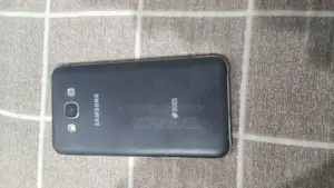 Samsung Galaxy E7 16 GB Black