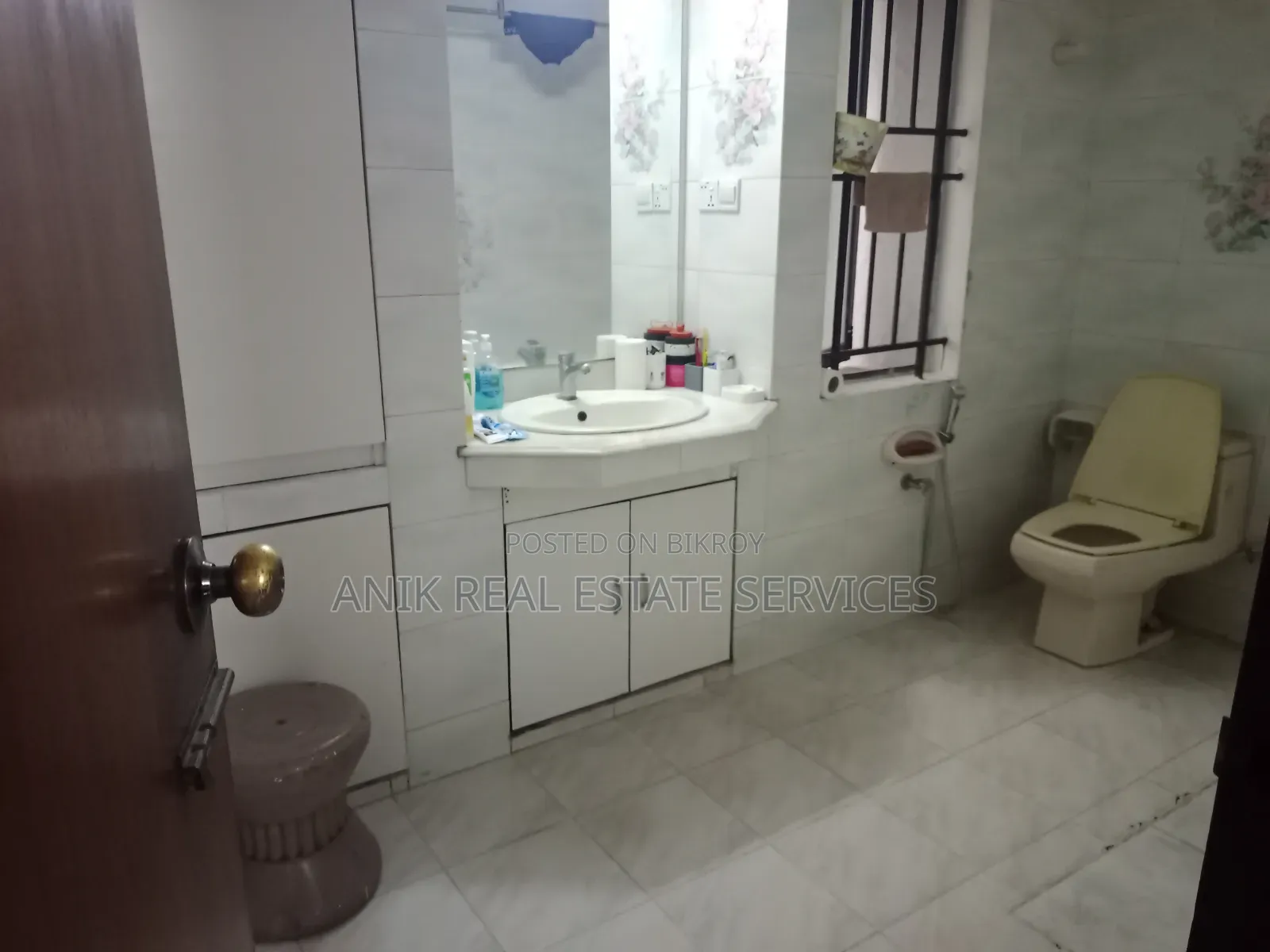 4-bedroom Apartment in Anik Real Estate, Gulshan for Sale