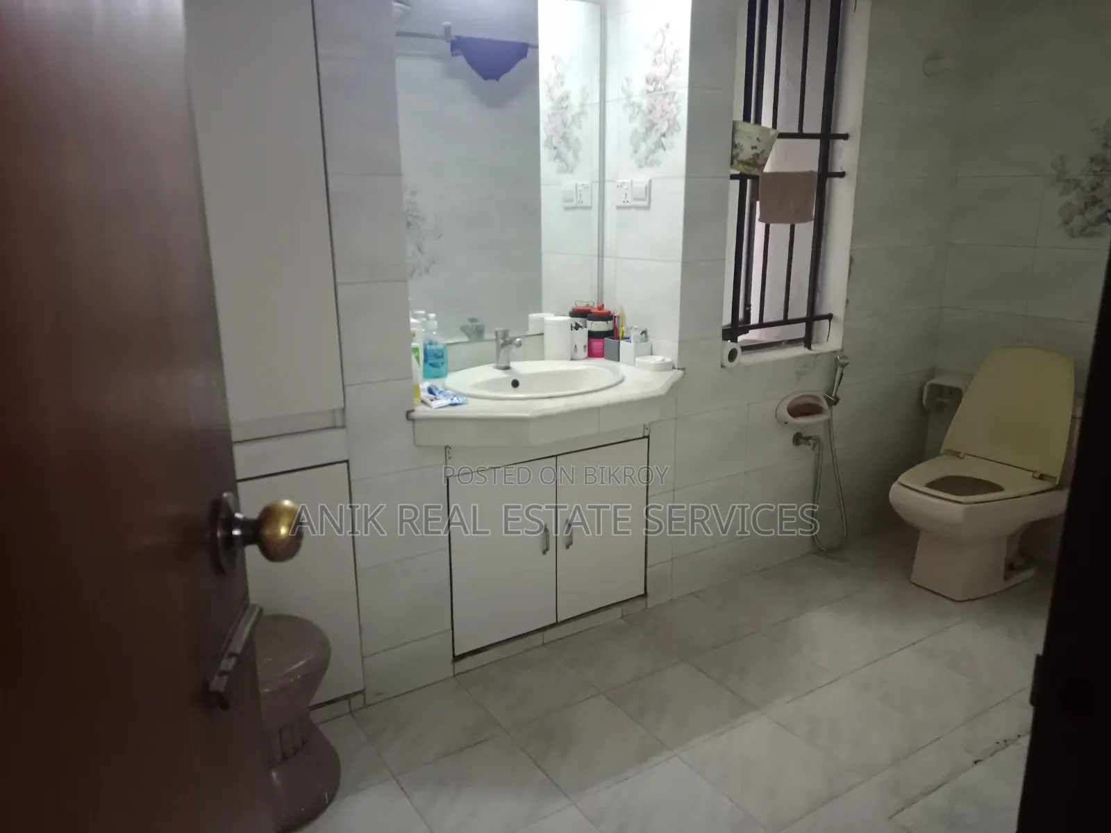 4-bedroom Apartment in Anik Real Estate, Gulshan for Sale