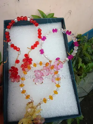 হ্যান্ডমেড ফ্লোরাল ক্রিস্টাল ব্রেসলেট
