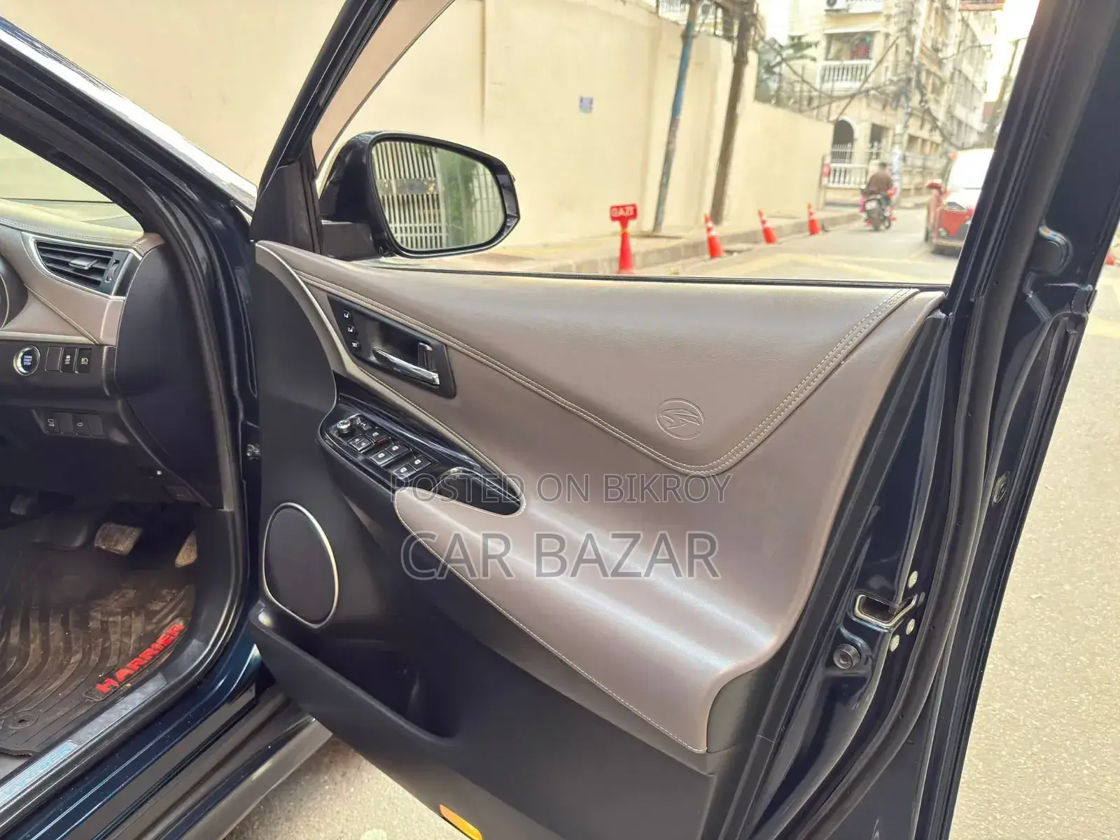 Toyota Harrier 2.0 2016 Black