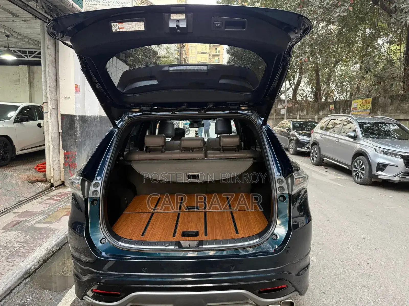 Toyota Harrier 2.0 2016 Black