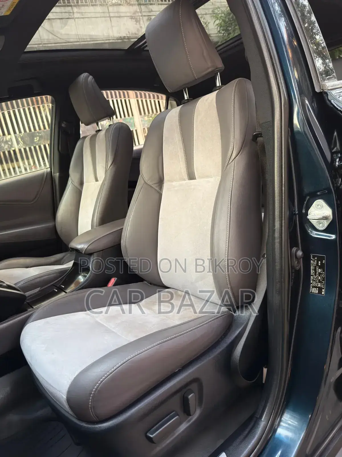 Toyota Harrier 2.0 2016 Black