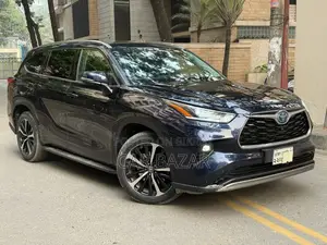 Toyota Highlander 2022 Blue