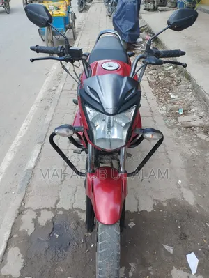 Honda CB 2015 Red