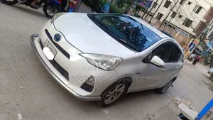 Toyota Aqua 2013 Pearl