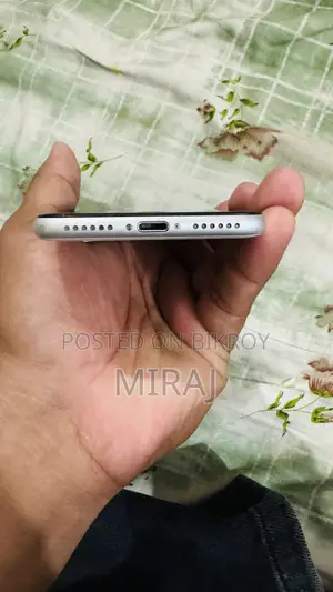 Apple iPhone SE (2020) 64 GB White