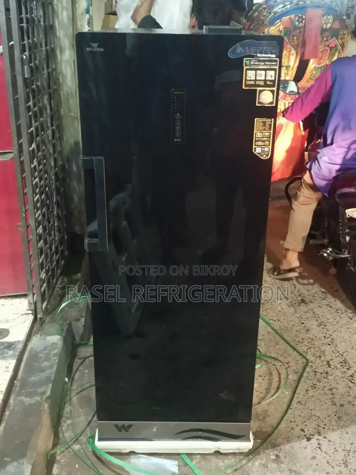 Wue-2g2-Inverter 272 Liter Deep Fridge at 36% discount.