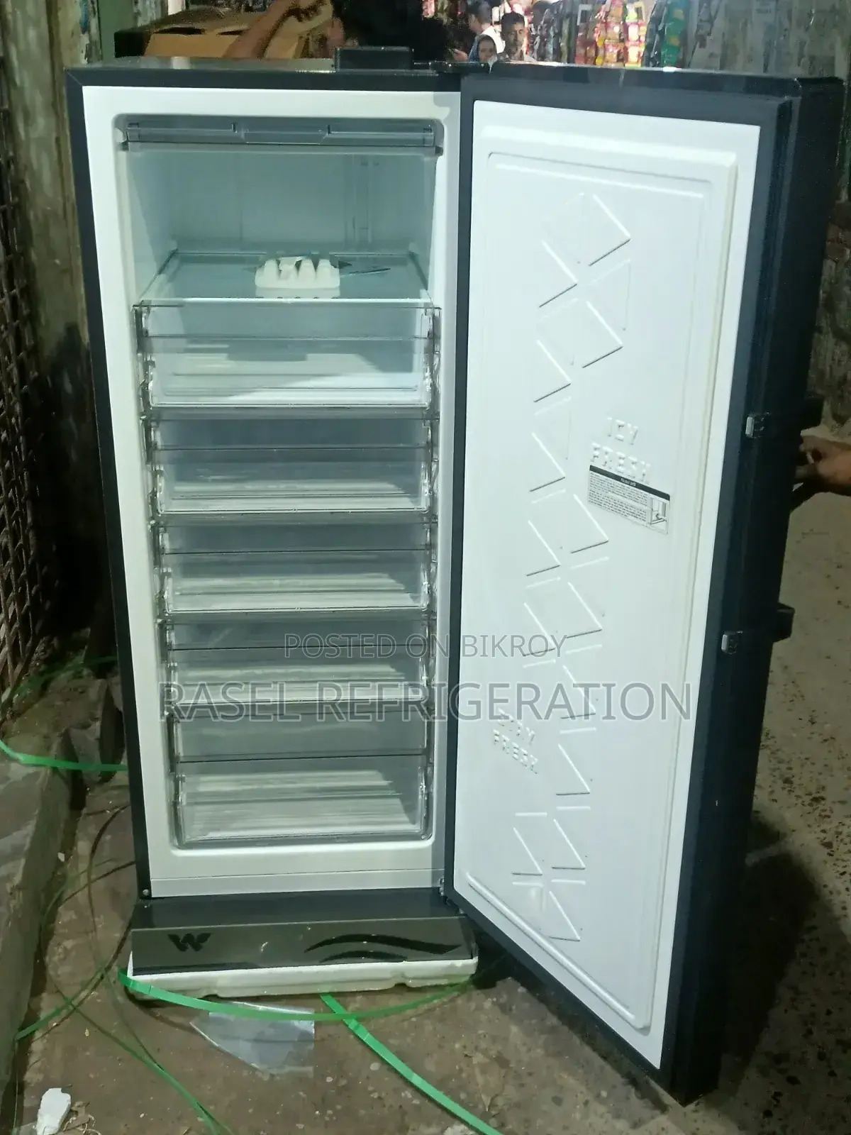 Wue-2g2-Inverter 272 Liter Deep Fridge at 36% discount.