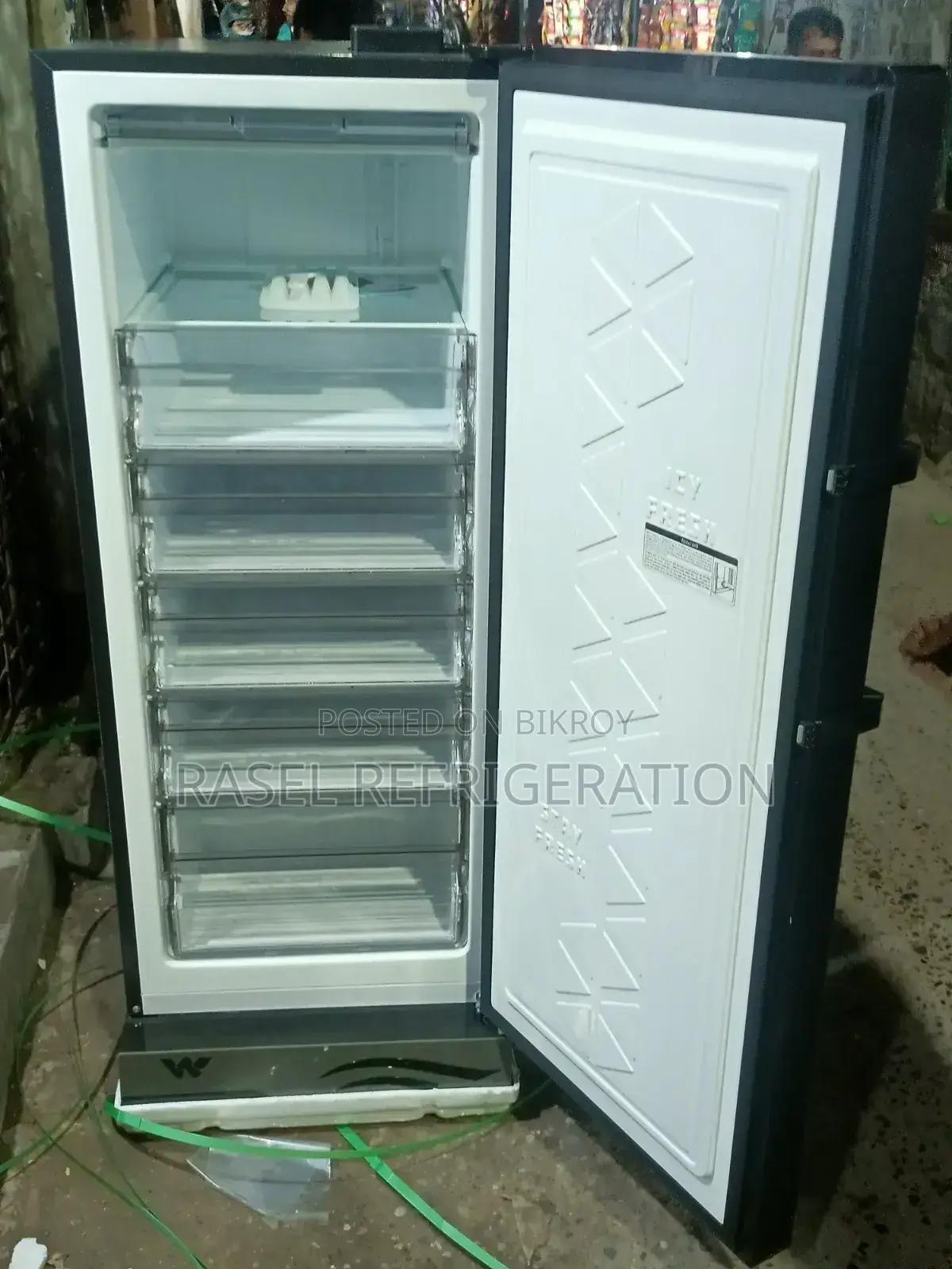 Wue-2g2-Inverter 272 Liter Deep Fridge at 36% discount.
