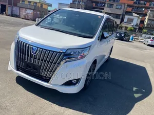Toyota Esquire ১.৮ FWD হাইব্রিড (৭ সিটার) ২০২১ পার্ল