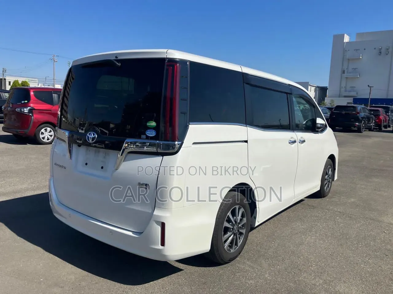 Toyota Esquire ১.৮ FWD হাইব্রিড (৭ সিটার) ২০২১ পার্ল