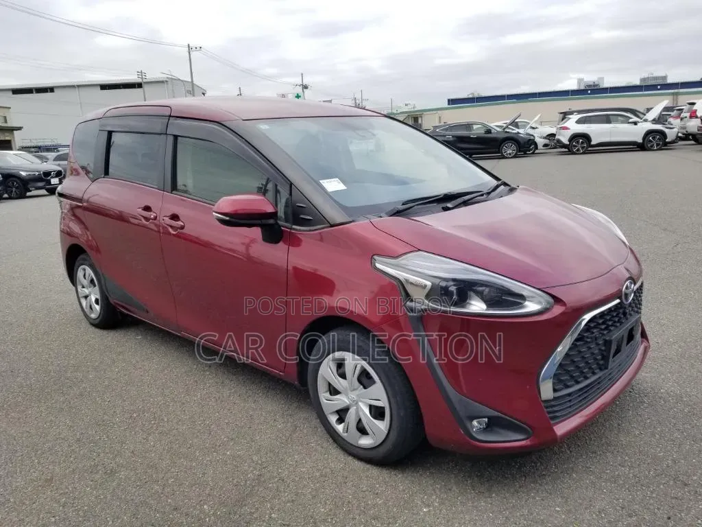 Toyota Sienta 2021 Red