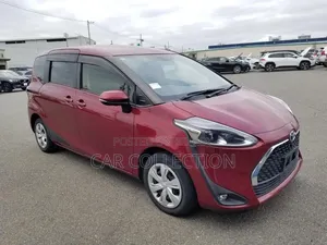 Toyota Sienta 2021 Red