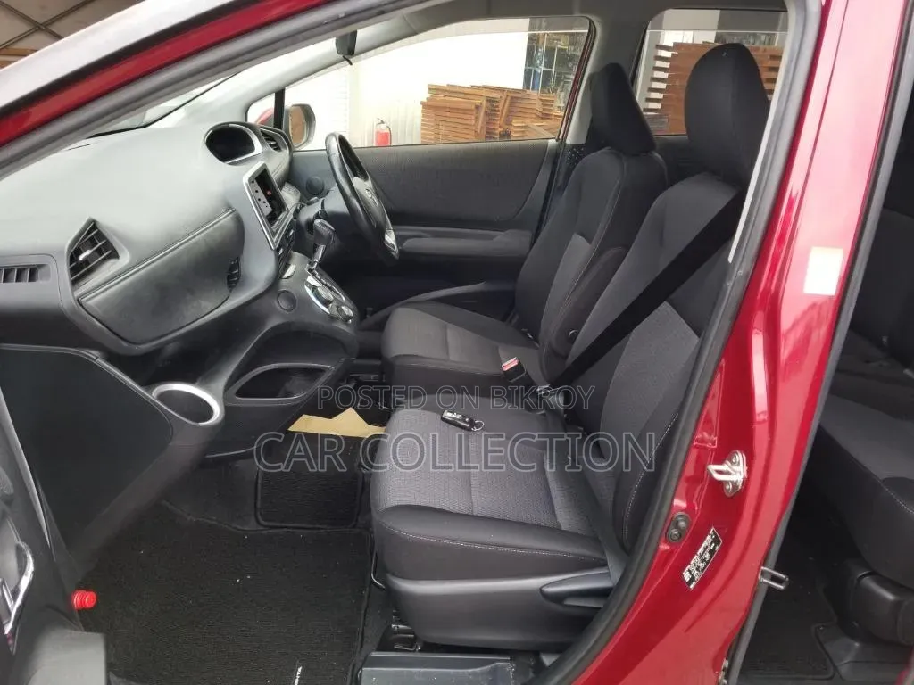 Toyota Sienta 2021 Red