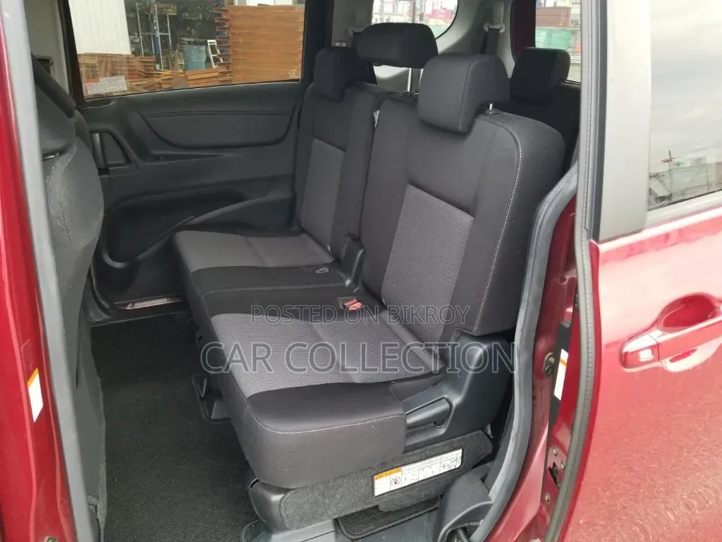 Toyota Sienta 2021 Red