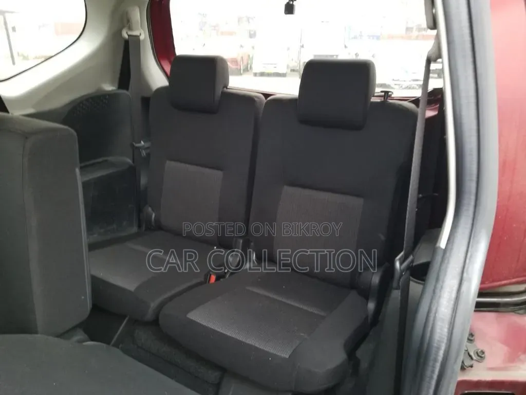Toyota Sienta 2021 Red